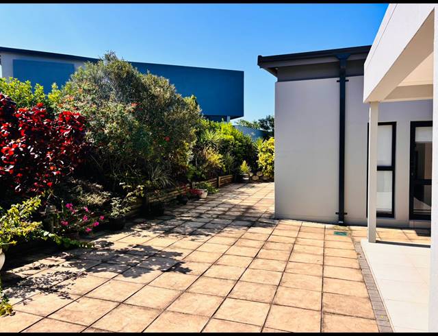 4 BEDROOM HOUSE FOR SALE IN PALM LAKES ESTATE
